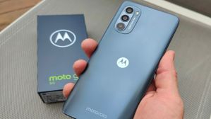 ಮೊಟೊರೊಲಾದ ಈ 5G ಫೋನಿಗೆ ಬಿಗ್ ಡಿಸ್ಕೌಂಟ್!..ಇದರ ಡಿಸೈನ್ ಸೂಪರ್! ಮೊಟೊರೊಲಾದ ಈ 5G ಫೋನಿಗೆ ಬಿಗ್ ಡಿಸ್ಕೌಂಟ್!..ಇದರ ಡಿಸೈನ್ ಸೂಪರ್!