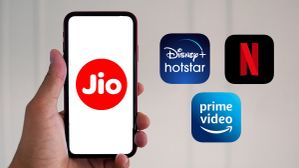 ಜಿಯೋ ಬಳಕೆದಾರರಿಗೆ ಬಂಪರ್ ಆಫರ್ : ಒಂದು ರೀಚಾರ್ಜ್ನಲ್ಲಿ ಇಷ್ಟೊಂದು ಲಾಭ! ಜಿಯೋ ಬಳಕೆದಾರರಿಗೆ ಬಂಪರ್ ಆಫರ್ : ಒಂದು ರೀಚಾರ್ಜ್ನಲ್ಲಿ ಇಷ್ಟೊಂದು ಲಾಭ!