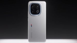 ಸುಂಟರಗಾಳಿಯಂತೆ ಎಂಟ್ರಿ ಕೊಟ್ಟಿದೆ iQOO 13 ಫೋನ್‌; 6000mAh ಬ್ಯಾಟರಿ!