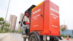 எப்படி புதுசு புதுசா யோசிக்கிறாங்க.. Zomato அறிமுகம் செய்த புதிய சேவை.. என்ன தெரியுமா?
