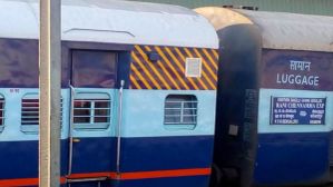 ரயில் பெட்டிகளில் இந்த மஞ்சள் நிற கோடுகள் ஏன் இருக்கிறது? இதற்கு என்ன அர்த்தம்.. கட்டாயம் தெரிஞ்சுக்கோங்க.. ரயில் பெட்டிகளில் இந்த மஞ்சள் நிற கோடுகள் ஏன் இருக்கிறது? இதற்கு என்ன அர்த்தம்.. கட்டாயம் தெரிஞ்சுக்கோங்க..