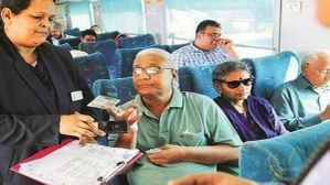IRCTC புது ரூல்ஸ்.. இனி ரயிலில் மொபைல், லேப்டாப் சார்ஜ் செய்ய கட்டுப்பாடு? இது தெரியாம பயணம் செய்யாதீங்க..
