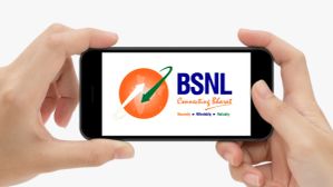 கவனம் ஈர்க்கும் BSNL.. மலிவு விலை.. தினமும் 2ஜிபி டேட்டா.. 54 நாள் வேலிடிட்டி.. வாய்ஸ் கால்கள்.. எந்த திட்டம்? கவனம் ஈர்க்கும் BSNL.. மலிவு விலை.. தினமும் 2ஜிபி டேட்டா.. 54 நாள் வேலிடிட்டி.. வாய்ஸ் கால்கள்.. எந்த திட்டம்?