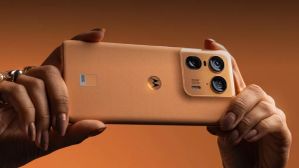 தெறிக்கவிட்ட பிளிப்கார்ட்.. 64எம்பி கேமரா.. pOLED டிஸ்பிளே.. ஆஃபரில் Motorola 5ஜி போன்.. எந்த மாடல்?