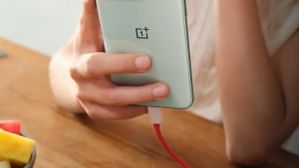 OnePlus Mini போன் சும்மா தீயா இருக்கே.. சின்ன டிஸ்பிளே ஆனால் டபுள் 50MP கேமரா, 6000mAh பேட்டரி.. என்ன விலை?