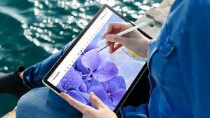 Apple-ஐ வெளுத்துவிட்ட Samsung.. 10090mAh பேட்டரி, 13-இன்ச் டிஸ்பிளே, 12GB ரேம், 5ஜி டேப்லெட்.. என்ன விலை? Apple-ஐ வெளுத்துவிட்ட Samsung.. 10090mAh பேட்டரி, 13-இன்ச் டிஸ்பிளே, 12GB ரேம், 5ஜி டேப்லெட்.. என்ன விலை?
