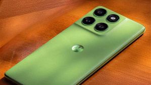 முரட்டு மோட்டோ.. ரூ.25,999 பட்ஜெட்ல 5500mAh பேட்டரி.. SONY கேமரா.. 12GB ரேம்.. pOLED டிஸ்பிளே.. எந்த மாடல்? முரட்டு மோட்டோ.. ரூ.25,999 பட்ஜெட்ல 5500mAh பேட்டரி.. SONY கேமரா.. 12GB ரேம்.. pOLED டிஸ்பிளே.. எந்த மாடல்?