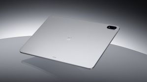 பின்றானே இவன்.. 144Hz டிஸ்பிளே.. 16GB ரேம்.. 80W சார்ஜிங்.. 12140mAh பேட்டரி.. 8 ஸ்பீக்கர்கள்.. எந்த மாடல்? பின்றானே இவன்.. 144Hz டிஸ்பிளே.. 16GB ரேம்.. 80W சார்ஜிங்.. 12140mAh பேட்டரி.. 8 ஸ்பீக்கர்கள்.. எந்த மாடல்?