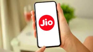 மலிவு விலையில் இரண்டு 5ஜி ப்ரீபெய்ட் திட்டங்களை வழங்கும் ஜியோ.. தினமும் 2ஜிபி டேட்டா.. ஓடிடி.. வாய்ஸ் கால்கள்! மலிவு விலையில் இரண்டு 5ஜி ப்ரீபெய்ட் திட்டங்களை வழங்கும் ஜியோ.. தினமும் 2ஜிபி டேட்டா.. ஓடிடி.. வாய்ஸ் கால்கள்!