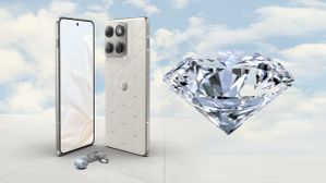 என்ன இப்படி இறங்கிட்டாங்க.. 14 Swarovski படிக கற்கள் பதிக்கப்பட்ட புதிய Motorola போன்.. என்ன விலை? என்ன இப்படி இறங்கிட்டாங்க.. 14 Swarovski படிக கற்கள் பதிக்கப்பட்ட புதிய Motorola போன்.. என்ன விலை?