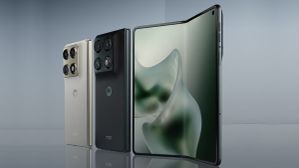 வாய் பிளக்க வைத்த முரட்டு Motorola.. 8.1 இன்ச் போல்டபிள்.. 6.56 இன்ச் அவுட்டர் டிஸ்பிளே.. 50MP டிரிபிள் கேமரா! வாய் பிளக்க வைத்த முரட்டு Motorola.. 8.1 இன்ச் போல்டபிள்.. 6.56 இன்ச் அவுட்டர் டிஸ்பிளே.. 50MP டிரிபிள் கேமரா!