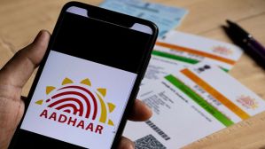 புதிய போன்களில் ஆதார் ஆப் கட்டாயமாக்க UIDAI திட்டம்.. சாம்சங், ஆப்பிள் கவலை.. ஏன்?
