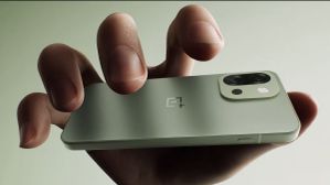 மினி போன் மார்க்கெட்டே மிரளுது.. 7500mAh பேட்டரி, IP69K ரேட்டிங் உடன் புதிய OnePlus போன்! மினி போன் மார்க்கெட்டே மிரளுது.. 7500mAh பேட்டரி, IP69K ரேட்டிங் உடன் புதிய OnePlus போன்!