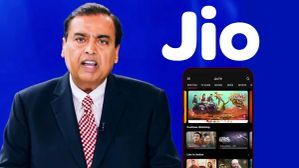 Jio அம்பானி ருத்ர தாண்டவம்.. இனி மொபைலில் கேபிள் TV.. மாதம் ரூ.55 போதும்.. 1000 சேனல்கள், OTT, டேட்டா! Jio அம்பானி ருத்ர தாண்டவம்.. இனி மொபைலில் கேபிள் TV.. மாதம் ரூ.55 போதும்.. 1000 சேனல்கள், OTT, டேட்டா!