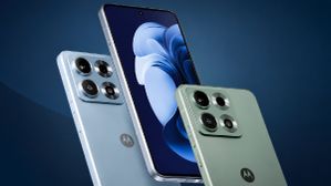 ஜூலை 15-ல் களமிறங்கும் புது Motorola 5ஜி போன்.. 7100mAh பேட்டரி.. 50எம்பி கேமரா.. எந்த மாடல்? ஜூலை 15-ல் களமிறங்கும் புது Motorola 5ஜி போன்.. 7100mAh பேட்டரி.. 50எம்பி கேமரா.. எந்த மாடல்?