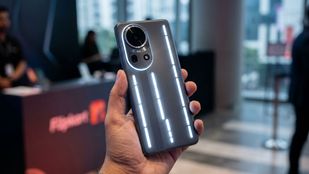 AI+ Nova 2 सीरीज का धमाका, माधव सेठ के नए फोन ने मचाई हलचल