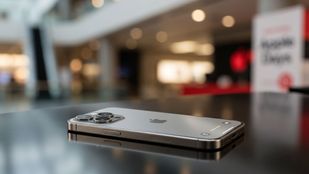 iPhone 17 पर भारी गिरावट, ₹55,000 से कम में खरीदने का मौका