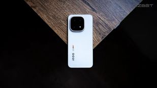 iQOO 16 Early Leak Hints Upgraded 2K Panel; Next-Gen Snapdragon Chip Expected