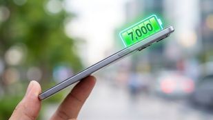 റിയൽമി 16 5ജി: 7000mAh ബാറ്ററിയുടെ അത്ഭുതകരമായ കരുത്ത്!