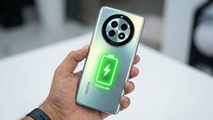 റിയൽമി 16 5G വരുന്നു; കൂറ്റൻ ബാറ്ററിയുടെ മാന്ത്രികതയിൽ വിപണി