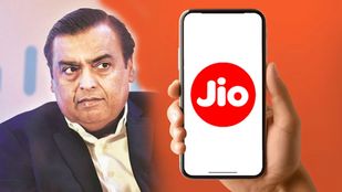 Jio அம்பானியின் ஆல்-இன்-ஒன் பிளான்.. ரூ.500 க்கு அன்லிமிடெட் 5G உடன் 13 OTT, வாய்ஸ், SMS, Google ஏஐ!