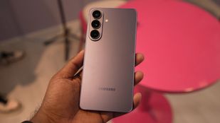 பிரிச்சி விட்டாப்ல.. Samsung Galaxy S26+ அறிமுகம்.. நைட்டோபோட்டோகிராபி கேமரா.. 4900mAh பேட்டரி.. விலை என்ன? 