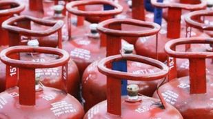 இந்த புது ரூல்ஸ் தெரியாம LPG சிலிண்டர் புக் பண்ணிடாதீங்க.. மாத கணக்கு, ஆண்டு கணக்கு, மொபைல் நம்பர், இ-கேஒய்சி!