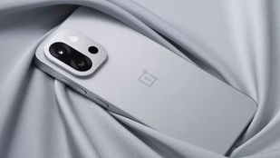 ஸ்மார்ட்போன் சாம்ராஜ்யமே மிரளுது.. 7500mAh பேட்டரி.. 100W சார்ஜிங்.. 165Hz டிஸ்பிளே.. SONY கேமரா.. எந்த மாடல்?