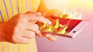 Smartphone Overheating స్మార్ట్‌ఫోన్‌ తరచూ వేడెక్కుతోందా.. కారణాలు ఏంటో తెలుసా..! 