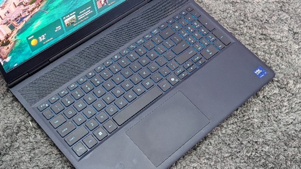 Alienware 16X Aurora Review: Keyboard and Trackpad