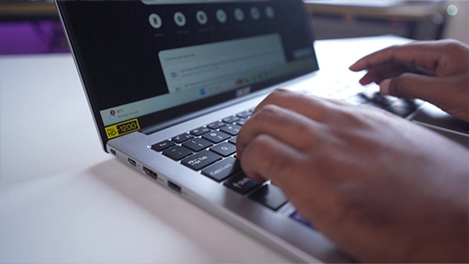 Acer Aspire 5 Review: Keyboard and Trackpad