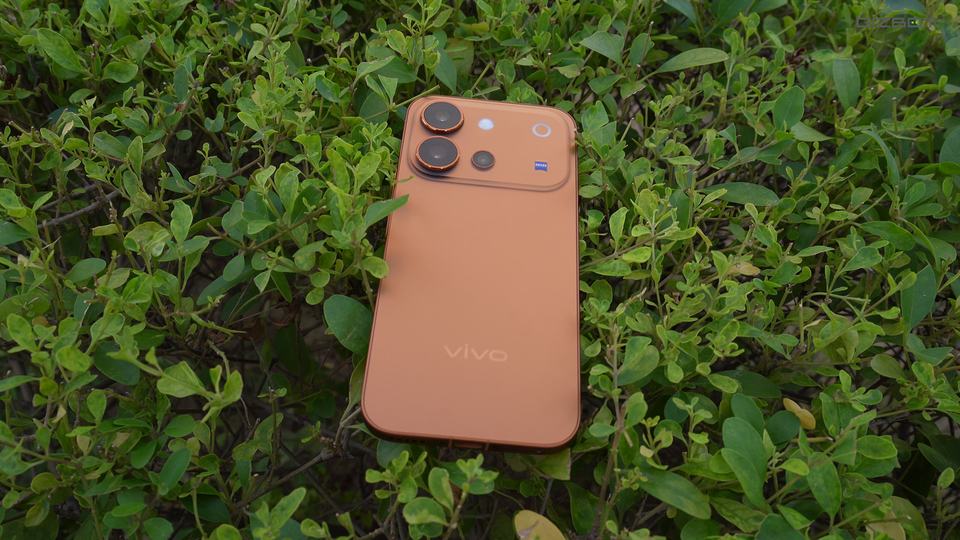 Vivo V80 Review: Design and Build