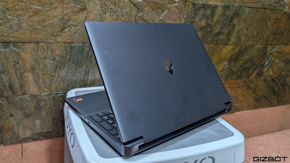 Dell Alienware 15 (2026) Review: Design and Build