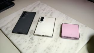 How Samsung Stayed Number One While the Phone Market Crashed