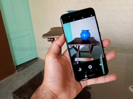 Camera: Dual 12MP camera setup is the highlight feature Camera: Dual 12MP camera setup is the highlight feature