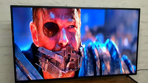 Display: Full HD (1080p) display that can play 4K content Display: Full HD (1080p) display that can play 4K content