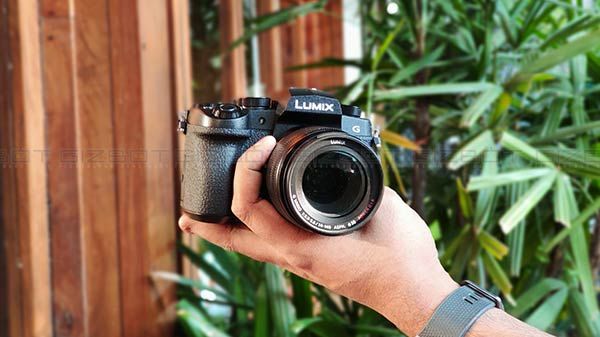 20.3MP MOS Sensor, Fast Autofocus System 20.3MP MOS Sensor, Fast Autofocus System