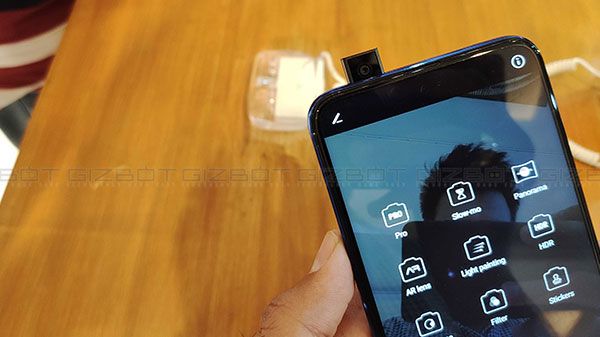 16MP Pop-up Selfie Camera 16MP Pop-up Selfie Camera