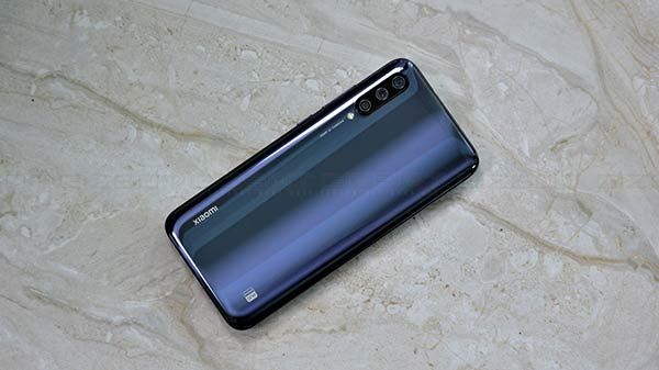 Design: New Glass-Metal Design With Better Ergonomics Design: New Glass-Metal Design With Better Ergonomics