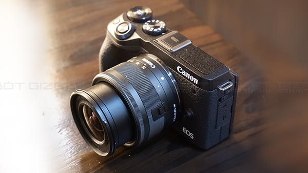 No Built-in EVF No Built-in EVF