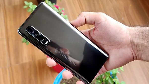 No Wireless Charging But IP68 Rated No Wireless Charging But IP68 Rated