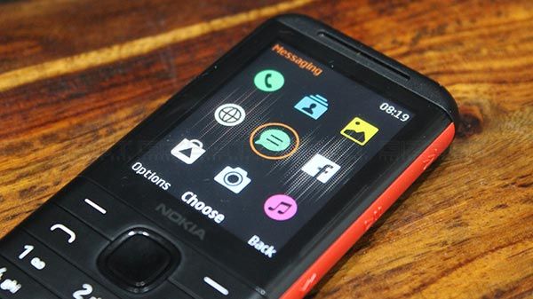 2.4” QVGA Display With 167 PPI Serves Well For Feature Phone Tasks 2.4” QVGA Display With 167 PPI Serves Well For Feature Phone Tasks