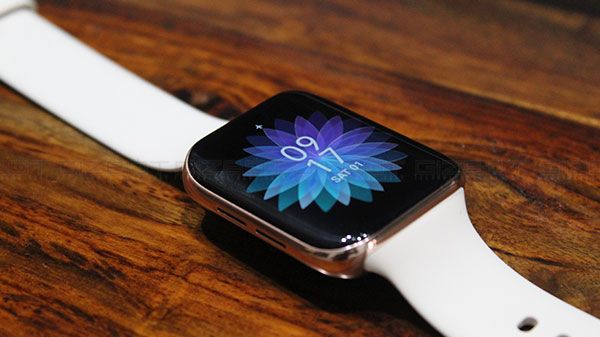 Gentle Curves And Narrow Bezels Gentle Curves And Narrow Bezels