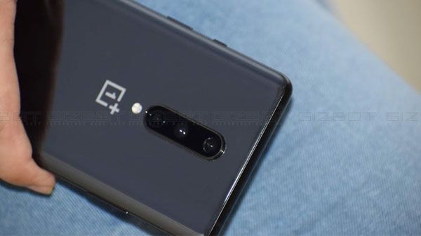 OnePlus 8 Design And Build: Premium Aesthetics And Compact Design OnePlus 8 Design And Build: Premium Aesthetics And Compact Design