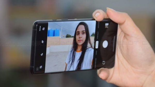 16MP Selfie Camera Does Manageable Job 16MP Selfie Camera Does Manageable Job