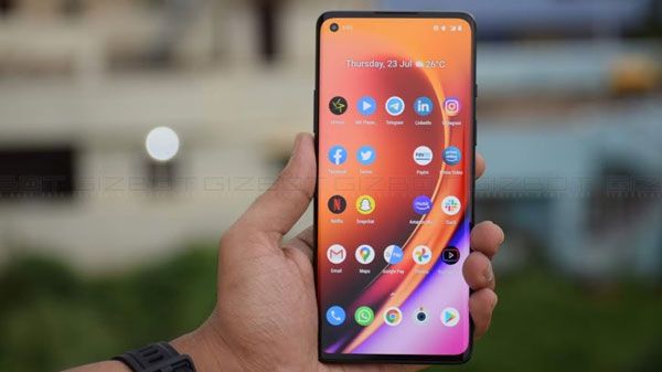 OnePlus 8 Display: One Of The Best Screen On A Smartphone OnePlus 8 Display: One Of The Best Screen On A Smartphone