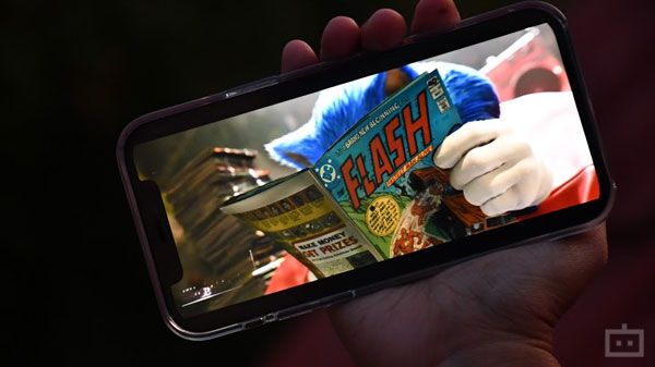 Apple iPhone 12 Pro Display: Thinner Bezels, Great Sunlight Legibility Apple iPhone 12 Pro Display: Thinner Bezels, Great Sunlight Legibility
