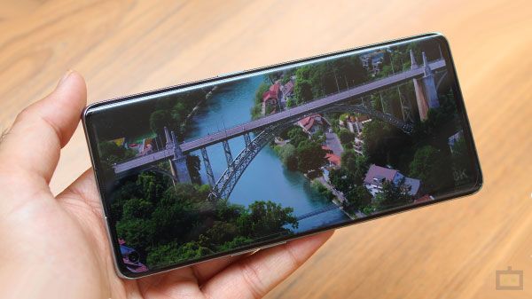 6.5-inch 3D Curved 90Hz HDR10+ Display 6.5-inch 3D Curved 90Hz HDR10+ Display