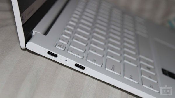 Lenovo Yoga Slim 7i Carbon Design: Ports Lenovo Yoga Slim 7i Carbon Design: Ports