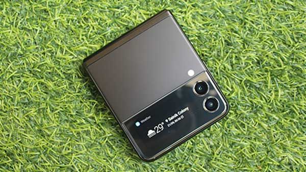 Galaxy Z Flip 3 Cover Display Performance Galaxy Z Flip 3 Cover Display Performance